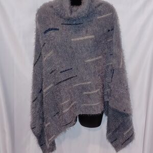 G cover up Size medium long sides, beautiful gray, fuzzy, soft